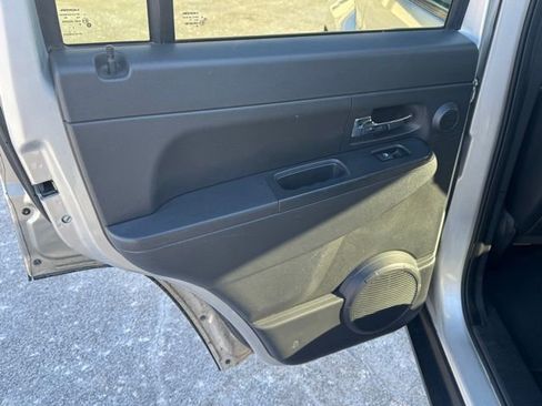 Used 2011 Jeep Liberty Sport image 15