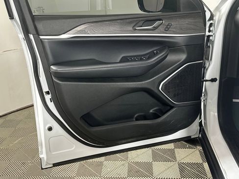 Used 2022 Jeep Grand Cherokee L Limited image 19