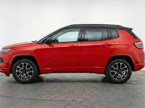 Used 2025 Jeep Compass Trailhawk AWD/4WD image 5