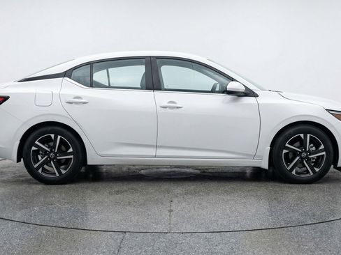Used 2025 Nissan Sentra SV image 11