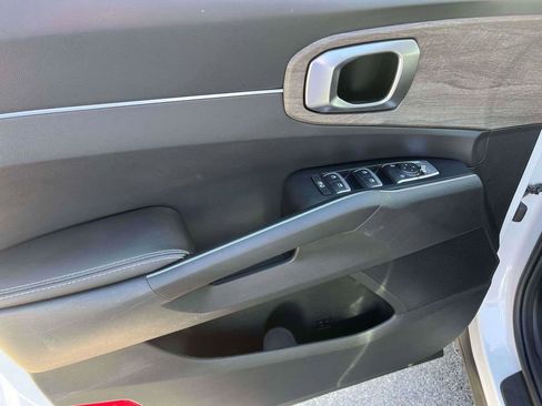 Used 2023 Kia Sorento EX w/ Panoramic Sunroof Package FWD image 13