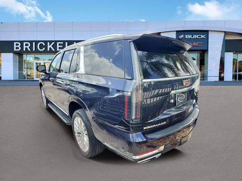 Used 2025 Cadillac Escalade Premium Luxury image 4