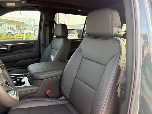 New 2026 Chevrolet Suburban Z71 w/ Comfort Package AWD/4WD image 21