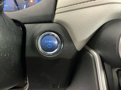 Used 2020 Toyota RAV4 Limited AWD/4WD image 25