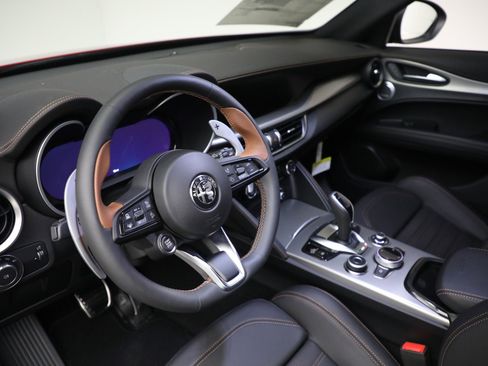 New 2025 Alfa Romeo Stelvio Sprint image 14