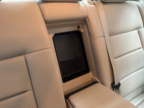 Used 2014 Mercedes-Benz E 350 4MATIC Sedan image 19