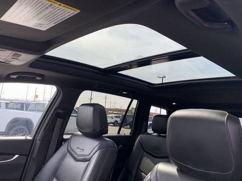 Used 2023 Cadillac XT6 Sport image 11