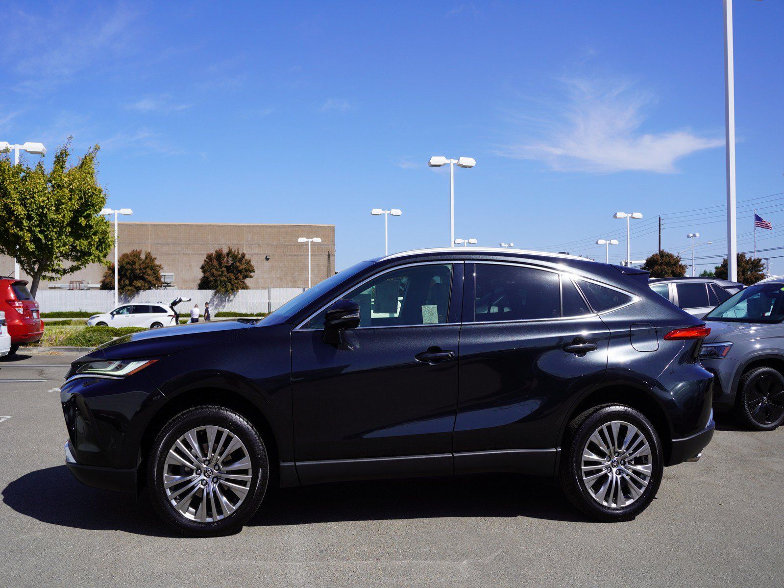 Used 2022 Toyota Venza XLE AWD/4WD image 6