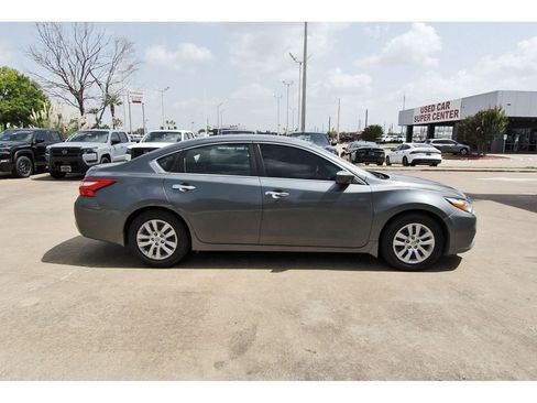 Used 2017 Nissan Altima 2.5 S w/ Power Driver Seat Package FWD image 5