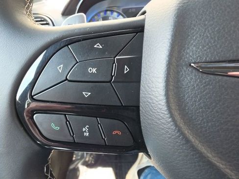 Used 2018 Chrysler 300 S AWD/4WD image 15