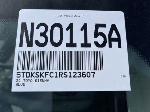 Used 2024 Toyota Sienna LE image 3