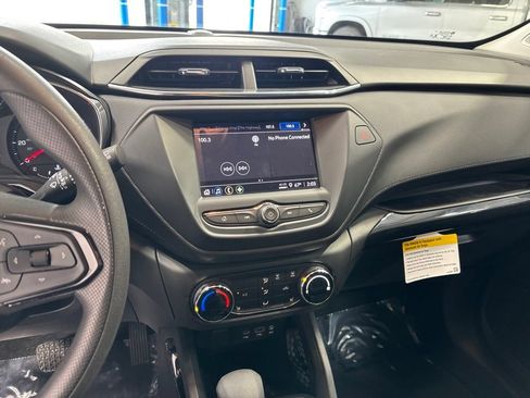 Used 2023 Chevrolet TrailBlazer LT FWD image 16