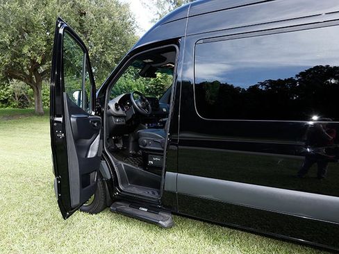 Used 2023 Mercedes-Benz Sprinter 3500 image 5