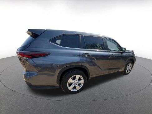 Used 2025 Toyota Highlander LE image 15