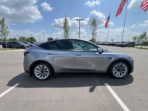 Used 2026 Tesla Model Y Long Range AWD/4WD image 4