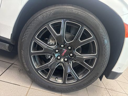 Used 2023 GMC Yukon Denali w/ Advanced Technology Package image 11