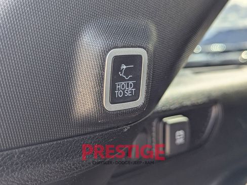 Used 2023 Jeep Grand Cherokee Altitude AWD/4WD image 11