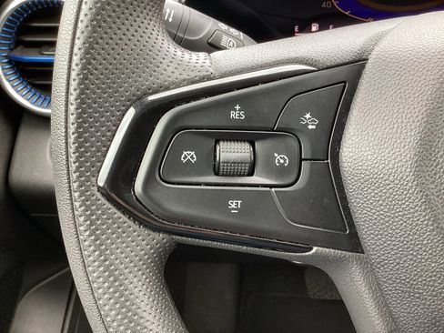 Used 2025 Chevrolet Trax LT image 6