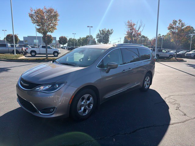 Used 2017 Chrysler Pacifica Touring-L Plus FWD image 5