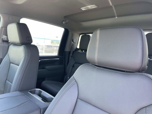 New 2026 GMC Sierra 2500 SLT w/ SLT Premium Package AWD/4WD image 21