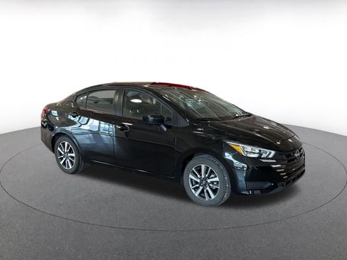 Used 2025 Nissan Versa SV image 2