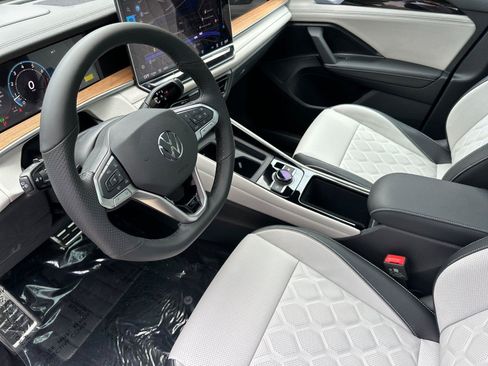 New 2026 Volkswagen Tiguan SEL R-Line AWD/4WD image 9
