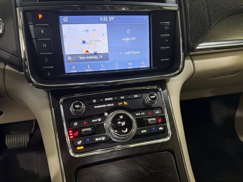 Used 2020 Lincoln Continental w/ Premium Package image 18