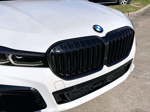 Used 2022 BMW 740i w/ Luxury Rear Seating Package image 26