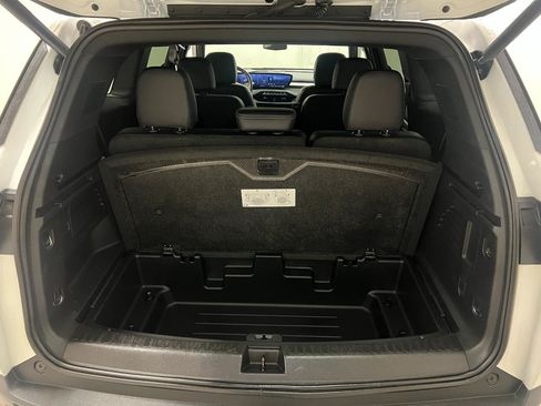 Used 2025 Buick Enclave Preferred FWD image 29