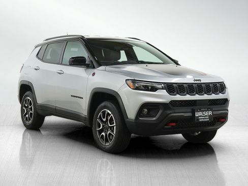 Used 2025 Jeep Compass Trailhawk AWD/4WD image 8