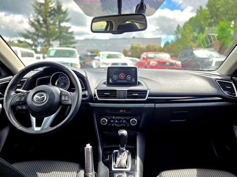 Used 2016 MAZDA MAZDA3 i Touring w/ Popular Equipment Package FWD image 10