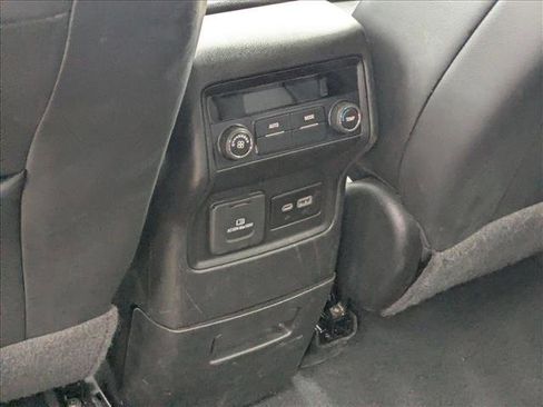 Used 2023 GMC Acadia SLT image 18