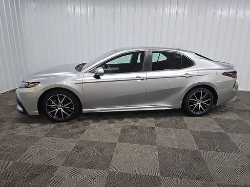 Used 2023 Toyota Camry SE image 5