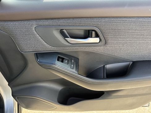 Used 2023 Nissan Rogue SV image 45