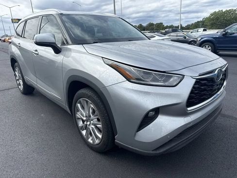 Used 2023 Toyota Highlander Limited FWD image 5