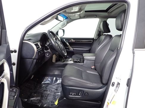 Used 2018 Lexus GX 460 w/ Preferred Accessory Package AWD/4WD image 24
