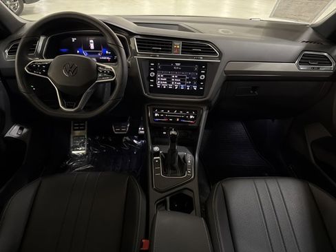 Certified 2024 Volkswagen Tiguan SE R-Line w/ MDO Package, Three-Row FWD image 26