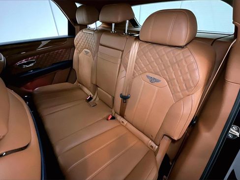 Used 2022 Bentley Bentayga image 27