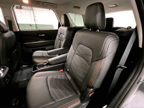Used 2025 Nissan Pathfinder Platinum image 22