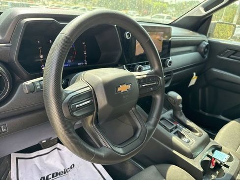 Used 2023 Chevrolet Colorado W/T image 32