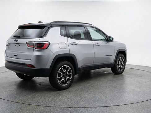 Used 2025 Jeep Compass Trailhawk AWD/4WD image 9