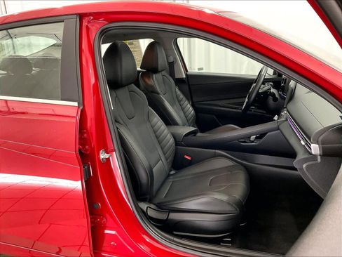 Used 2022 Hyundai Elantra Limited image 11