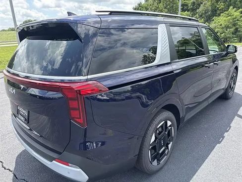 New 2026 Kia Carnival EX FWD image 6