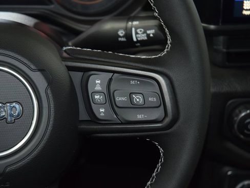 Used 2025 Jeep Wrangler Sport image 40