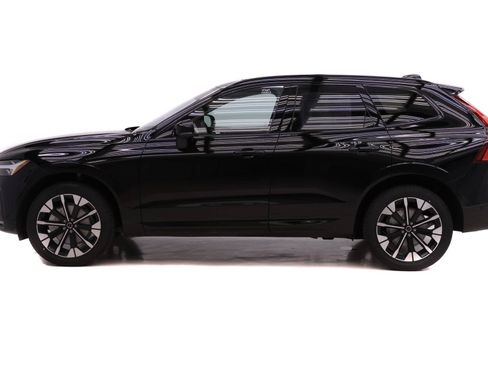 New 2026 Volvo XC60 B5 Plus w/ Climate Package image 3