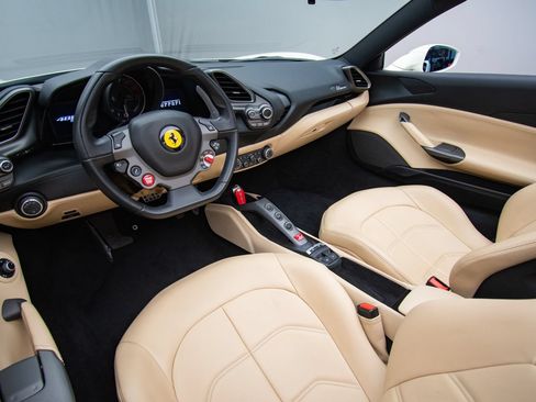 Used 2018 Ferrari 488 Spider RWD image 17