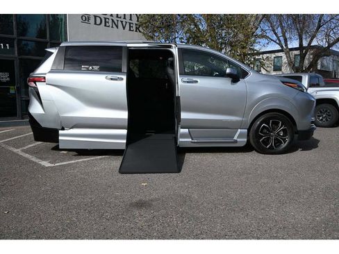 New 2025 Toyota Sienna Platinum image 17