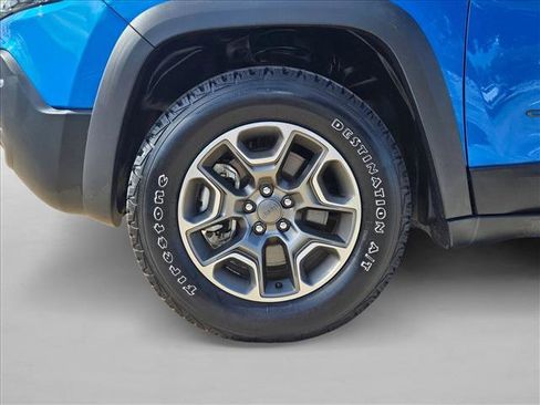 Used 2022 Jeep Cherokee Trailhawk image 22