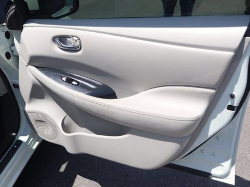 Used 2012 Nissan Leaf SL image 36