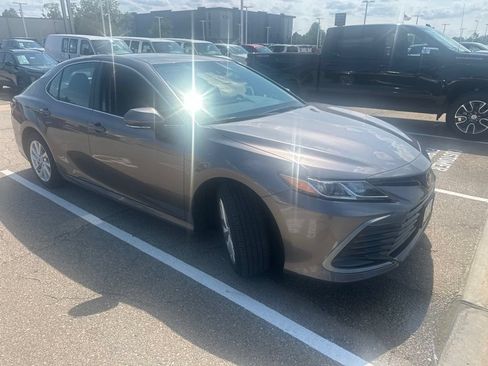 Used 2024 Toyota Camry LE w/ Convenience Package FWD image 2